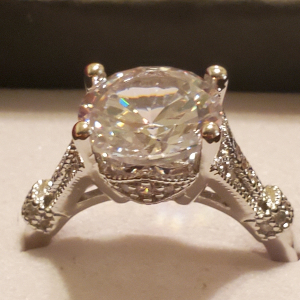 Exquisite Sz 7 3CT Moissanite Ring